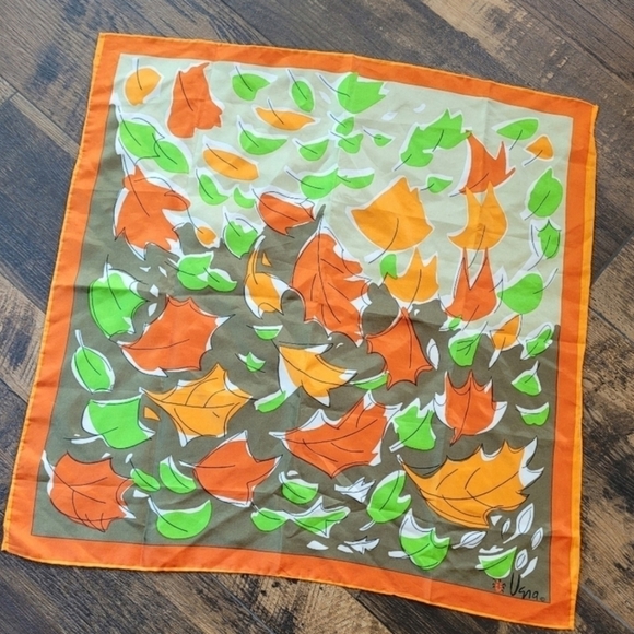Vera Vintage Women's Leaf Print Scarf 21" x 21" - Picture 1 of 4